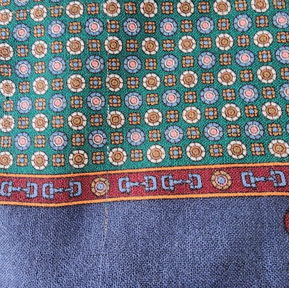 Authentic Vintage Gucci Elegant Patterned Shawl - image 5